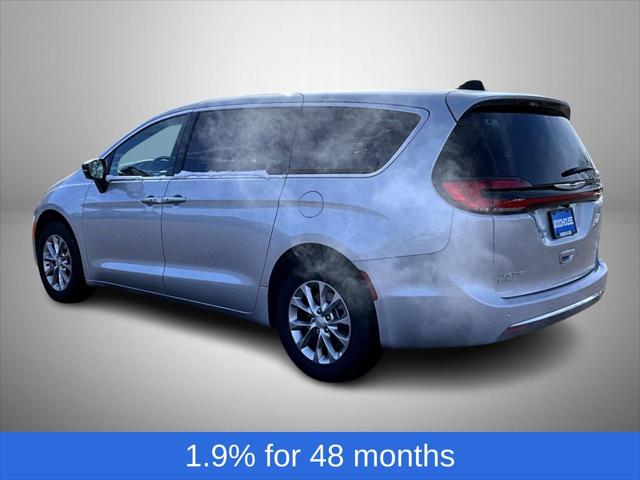 2026 Chrysler Pacifica Select AWD