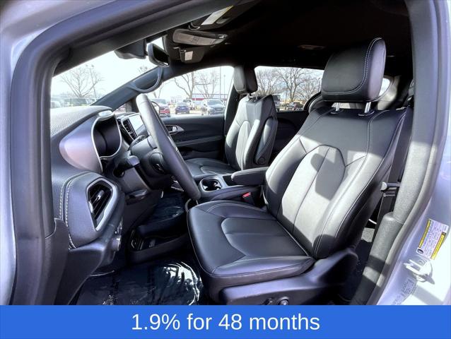 2026 Chrysler Pacifica Select AWD