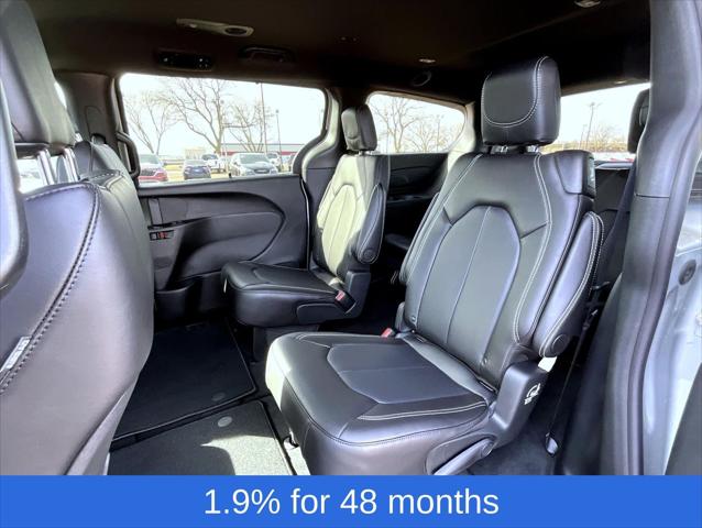 2026 Chrysler Pacifica Select AWD