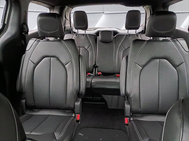 2026 Chrysler Pacifica Select AWD