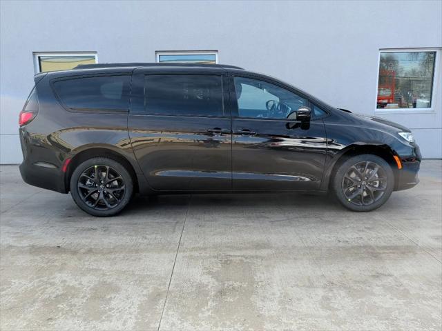 2026 Chrysler Pacifica PACIFICA LIMITED AWD