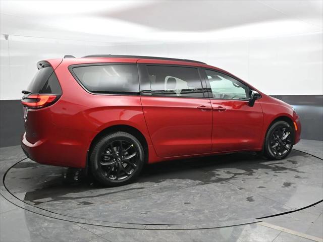 2026 Chrysler Pacifica PACIFICA SELECT AWD