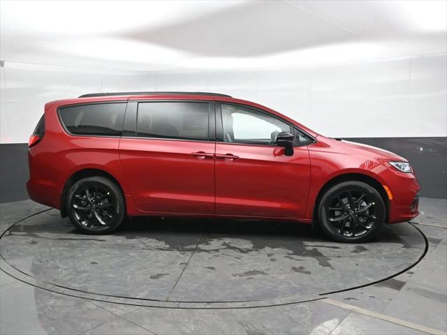 2026 Chrysler Pacifica PACIFICA SELECT AWD