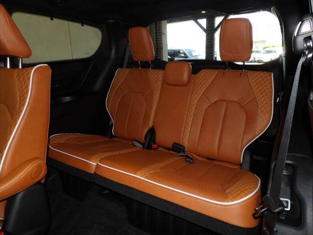 2026 Chrysler Pacifica Pinnacle AWD
