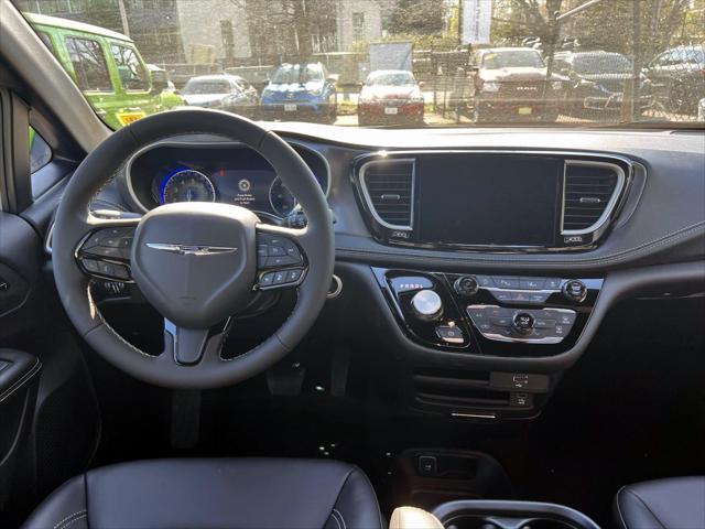 2026 Chrysler Pacifica PACIFICA SELECT AWD