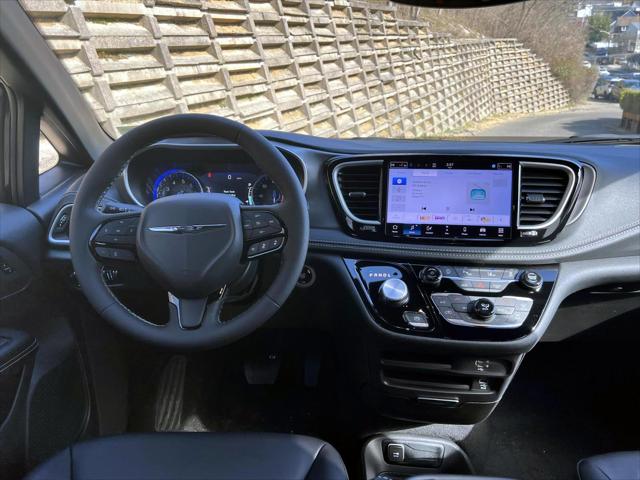 2026 Chrysler Pacifica Select AWD