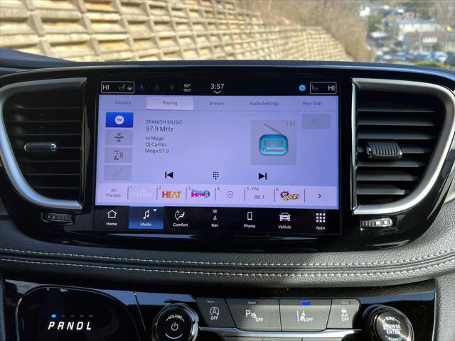 2026 Chrysler Pacifica Select AWD