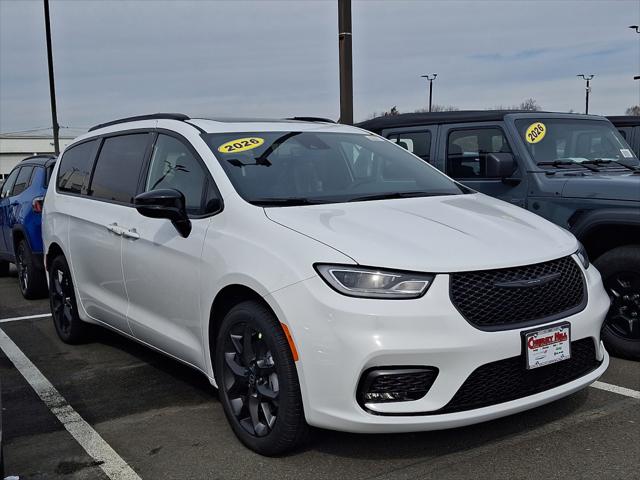 2026 Chrysler Pacifica PACIFICA SELECT AWD