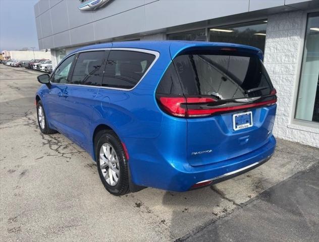 2026 Chrysler Pacifica PACIFICA SELECT AWD
