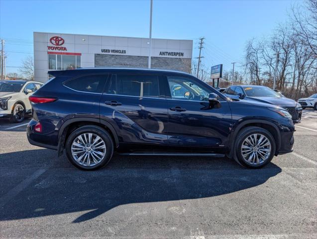 2022 Toyota Highlander Hybrid Platinum 2022 Toyota Highlander Hybrid Platinum