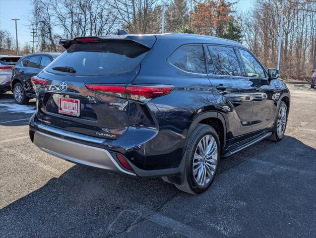 2022 Toyota Highlander Hybrid Platinum 2022 Toyota Highlander Hybrid Platinum