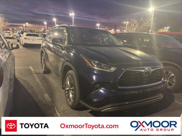 2022 Toyota Highlander Hybrid Platinum