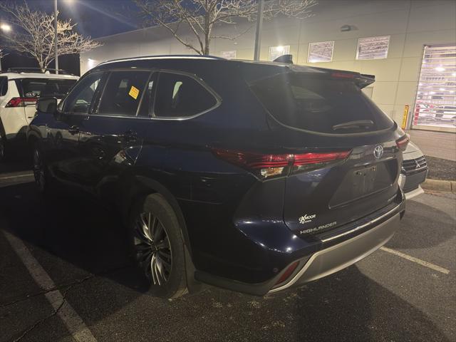 2022 Toyota Highlander Hybrid Platinum