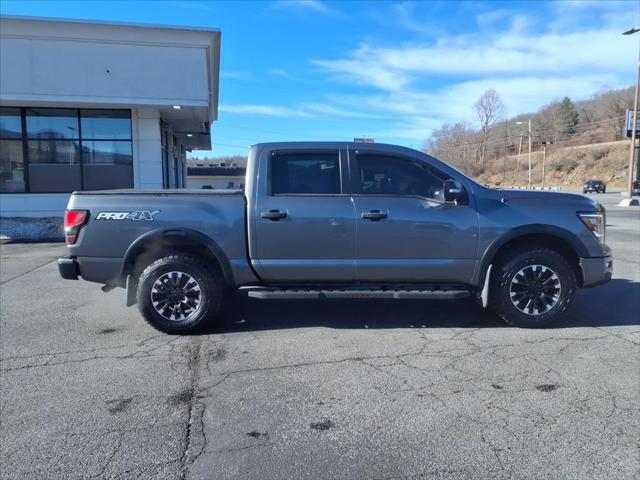 2021 Nissan TITAN Crew Cab PRO-4X 4x4 2021 Nissan TITAN Crew Cab PRO-4X 4x4