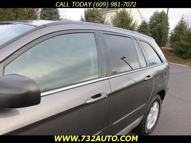 2004 Chrysler Pacifica Base