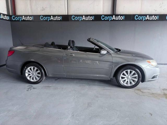 2013 Chrysler 200 Touring