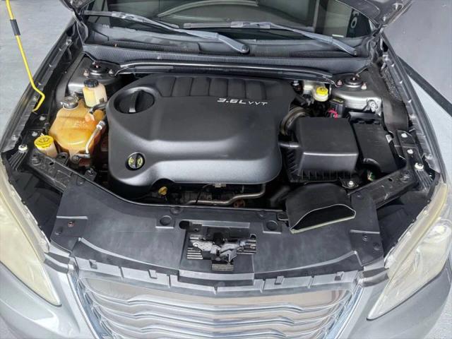 2013 Chrysler 200 Touring