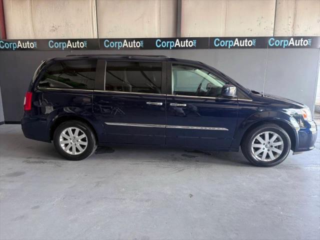 2016 Chrysler Town & Country Touring