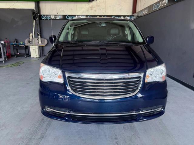 2016 Chrysler Town & Country Touring