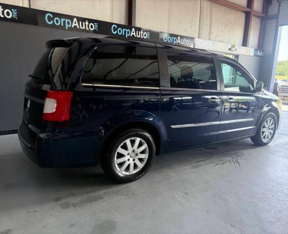 2016 Chrysler Town & Country Touring
