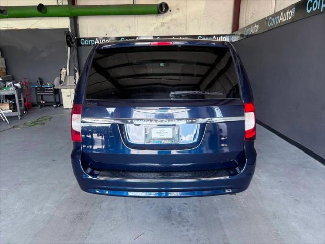 2016 Chrysler Town & Country Touring