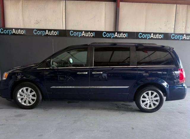 2016 Chrysler Town & Country Touring