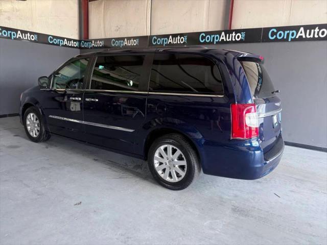 2016 Chrysler Town & Country Touring