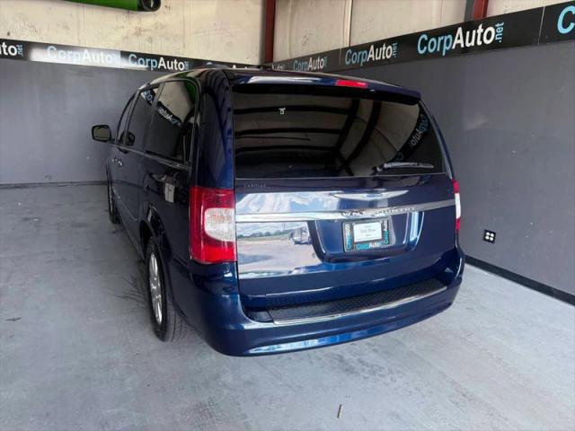 2016 Chrysler Town & Country Touring