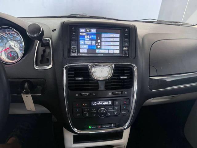 2016 Chrysler Town & Country Touring