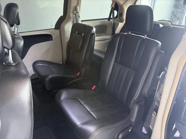 2016 Chrysler Town & Country Touring
