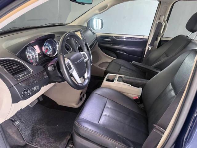 2016 Chrysler Town & Country Touring