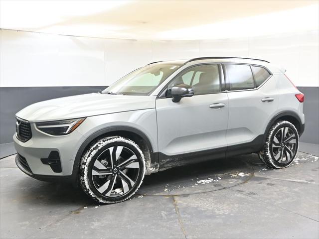 2026 Volvo XC40 Ultra, B5 AWD Gas (mild hybrid), Dark
