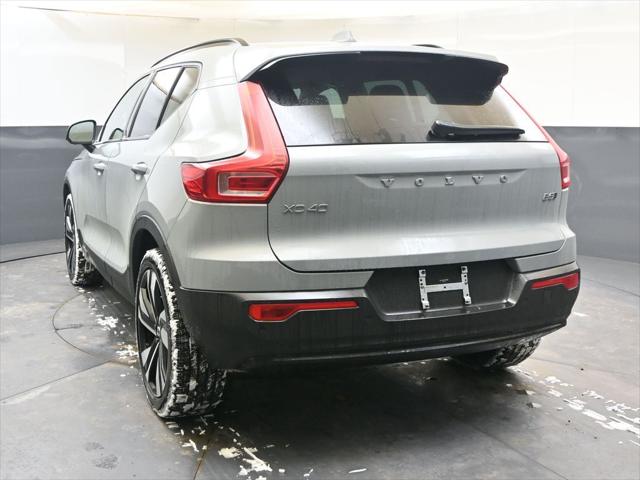 2026 Volvo XC40 Ultra, B5 AWD Gas (mild hybrid), Dark