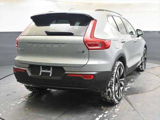 2026 Volvo XC40 Ultra, B5 AWD Gas (mild hybrid), Dark