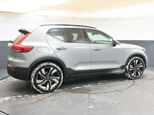2026 Volvo XC40 Ultra, B5 AWD Gas (mild hybrid), Dark