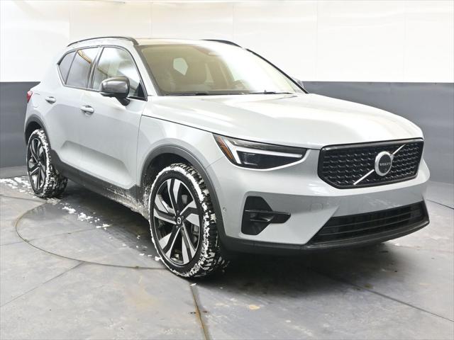 2026 Volvo XC40 Ultra, B5 AWD Gas (mild hybrid), Dark