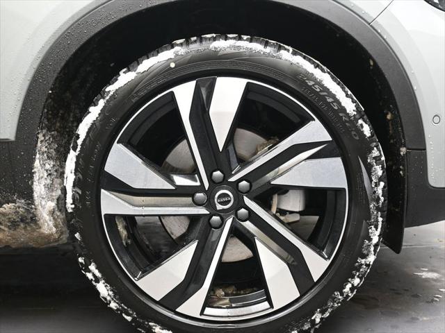 2026 Volvo XC40 Ultra, B5 AWD Gas (mild hybrid), Dark