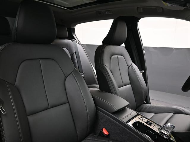 2026 Volvo XC40 Ultra, B5 AWD Gas (mild hybrid), Dark