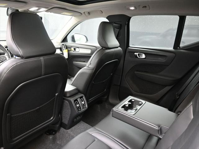 2026 Volvo XC40 Ultra, B5 AWD Gas (mild hybrid), Dark