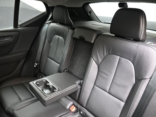 2026 Volvo XC40 Ultra, B5 AWD Gas (mild hybrid), Dark