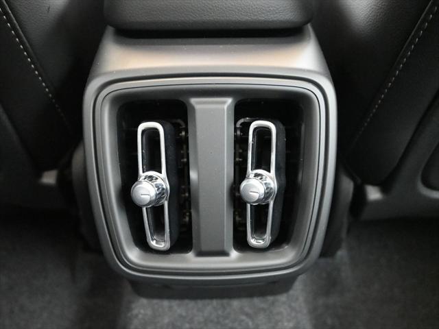 2026 Volvo XC40 Ultra, B5 AWD Gas (mild hybrid), Dark