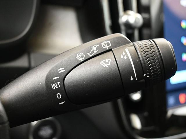 2026 Volvo XC40 Ultra, B5 AWD Gas (mild hybrid), Dark