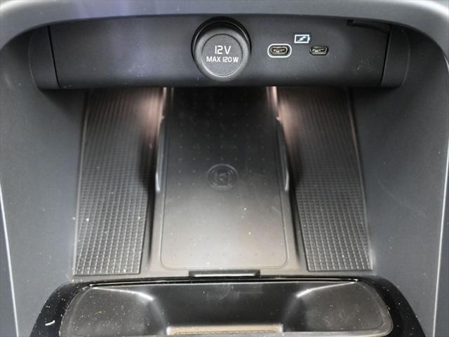 2026 Volvo XC40 Ultra, B5 AWD Gas (mild hybrid), Dark