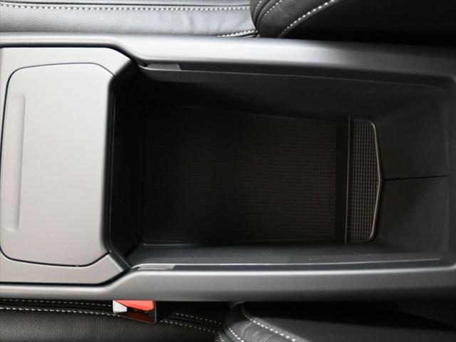 2026 Volvo XC40 Ultra, B5 AWD Gas (mild hybrid), Dark