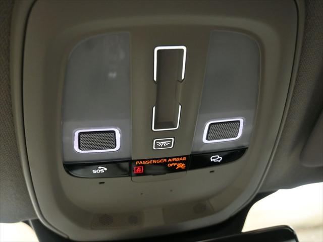 2026 Volvo XC40 Ultra, B5 AWD Gas (mild hybrid), Dark
