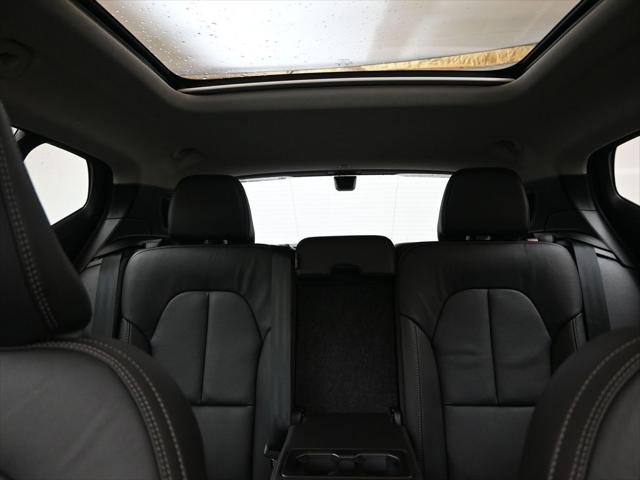 2026 Volvo XC40 Ultra, B5 AWD Gas (mild hybrid), Dark