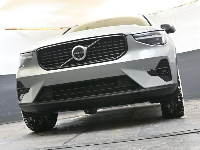 2026 Volvo XC40 Ultra, B5 AWD Gas (mild hybrid), Dark