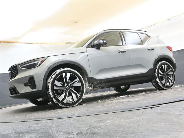 2026 Volvo XC40 Ultra, B5 AWD Gas (mild hybrid), Dark