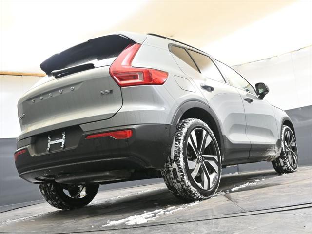 2026 Volvo XC40 Ultra, B5 AWD Gas (mild hybrid), Dark