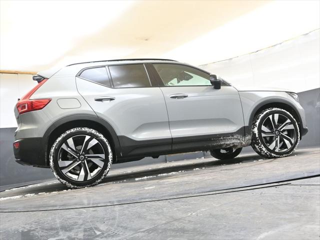 2026 Volvo XC40 Ultra, B5 AWD Gas (mild hybrid), Dark